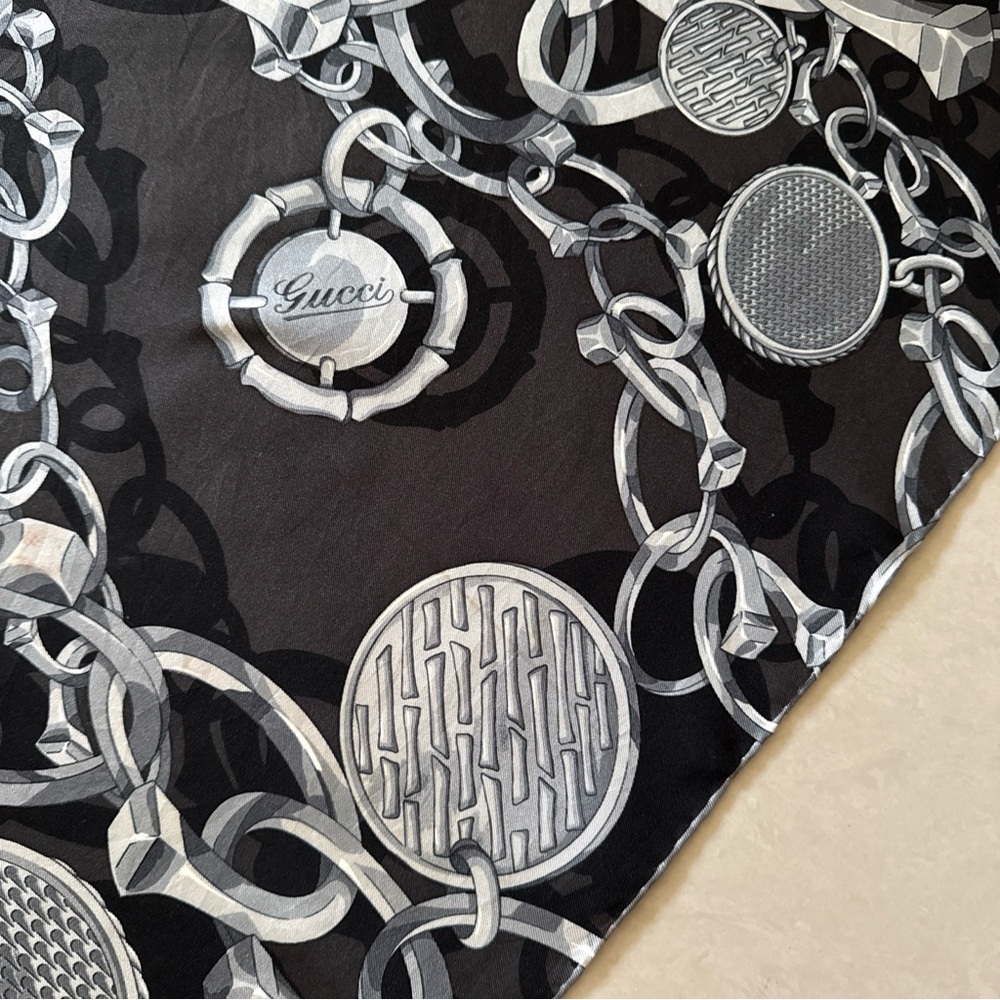Gucci Dark Gray and Silver Chain Pattern Scarf - Picture 3 of 14